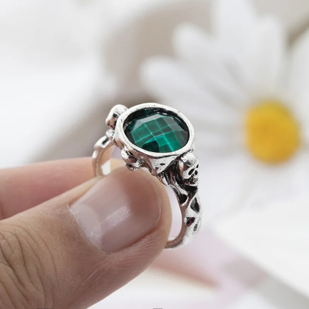 New Vintage Niche Classic Pira – обзор и цена Gothic Skull Ring