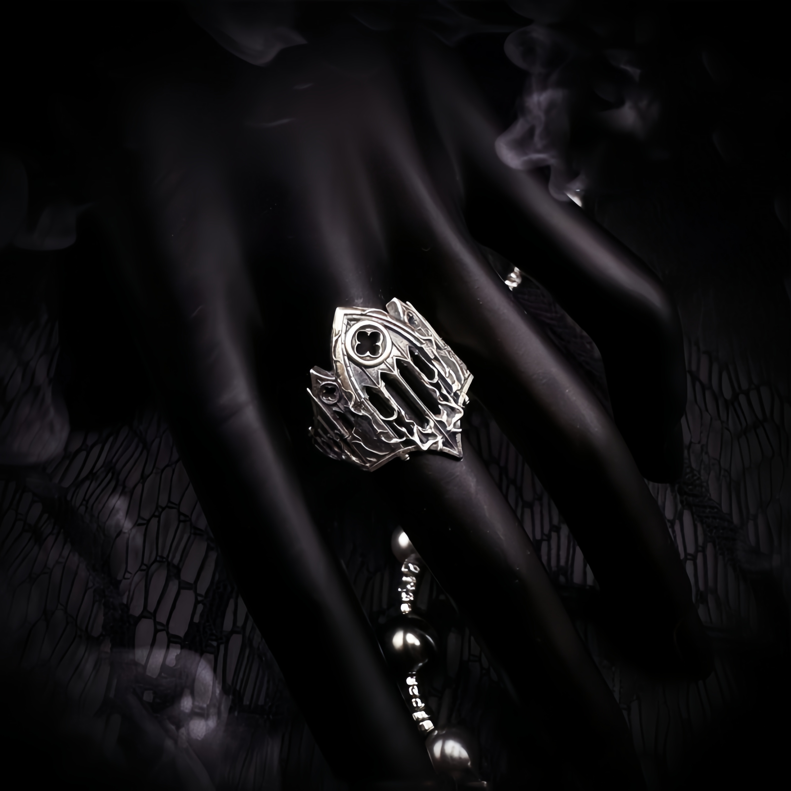 Retro Burnt Gothic Cathedral O – обзор и цена Gothic Skull Ring