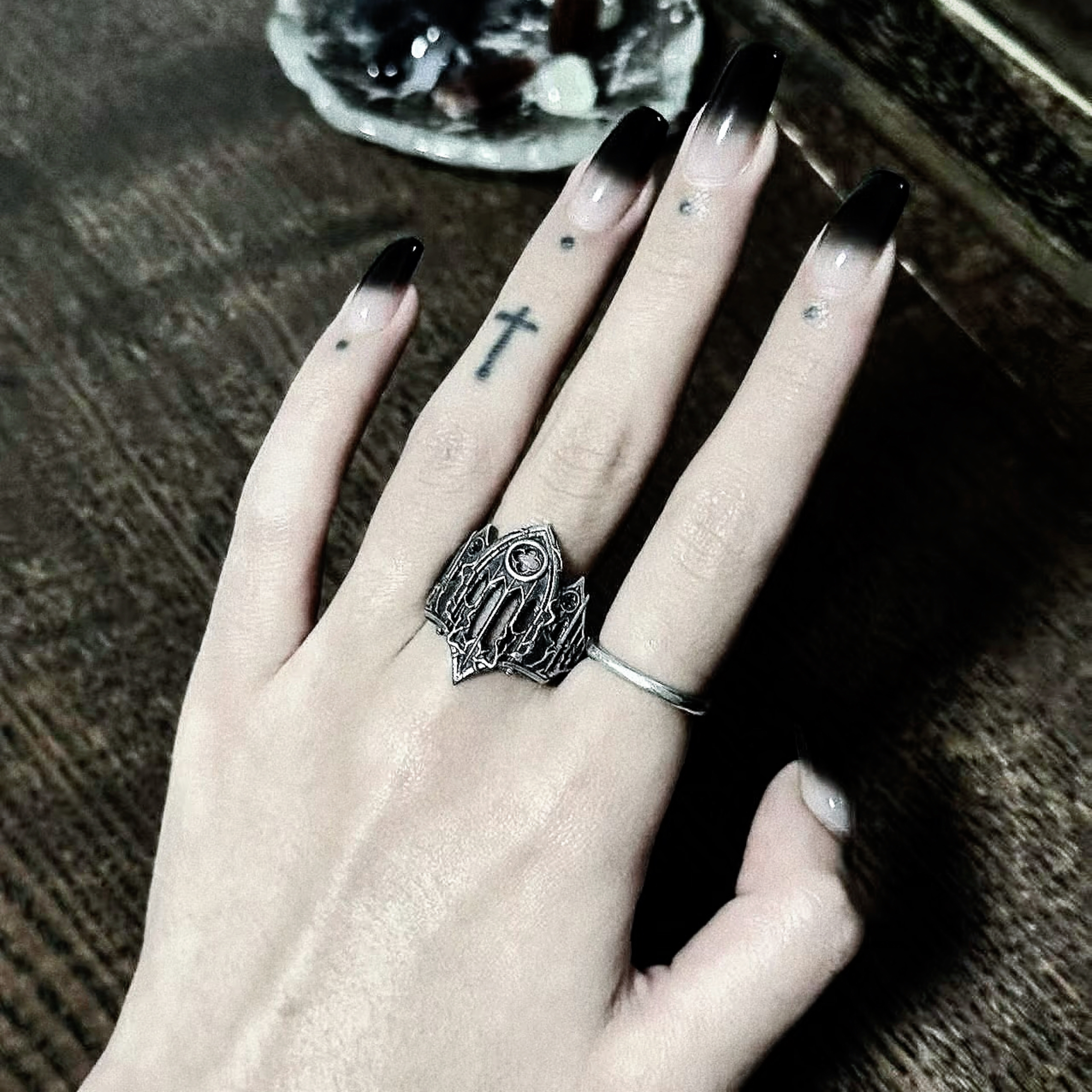 Retro Burnt Gothic Cathedral O – обзор и цена Gothic Skull Ring